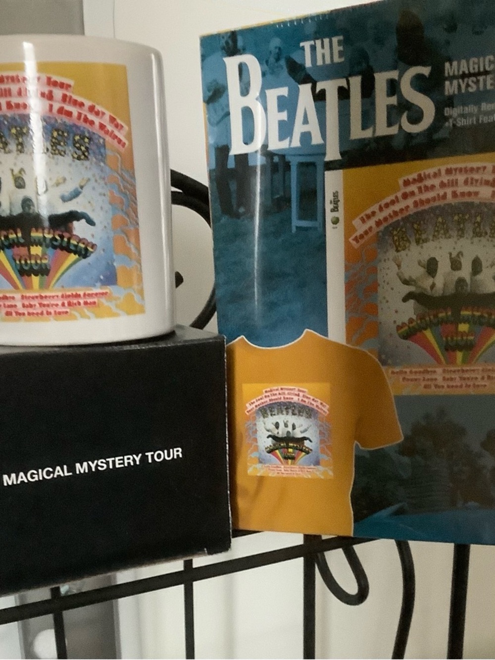 The Beatles Magical Mystery Tour Collectable Box Set CD/T Shirt XL and Mug